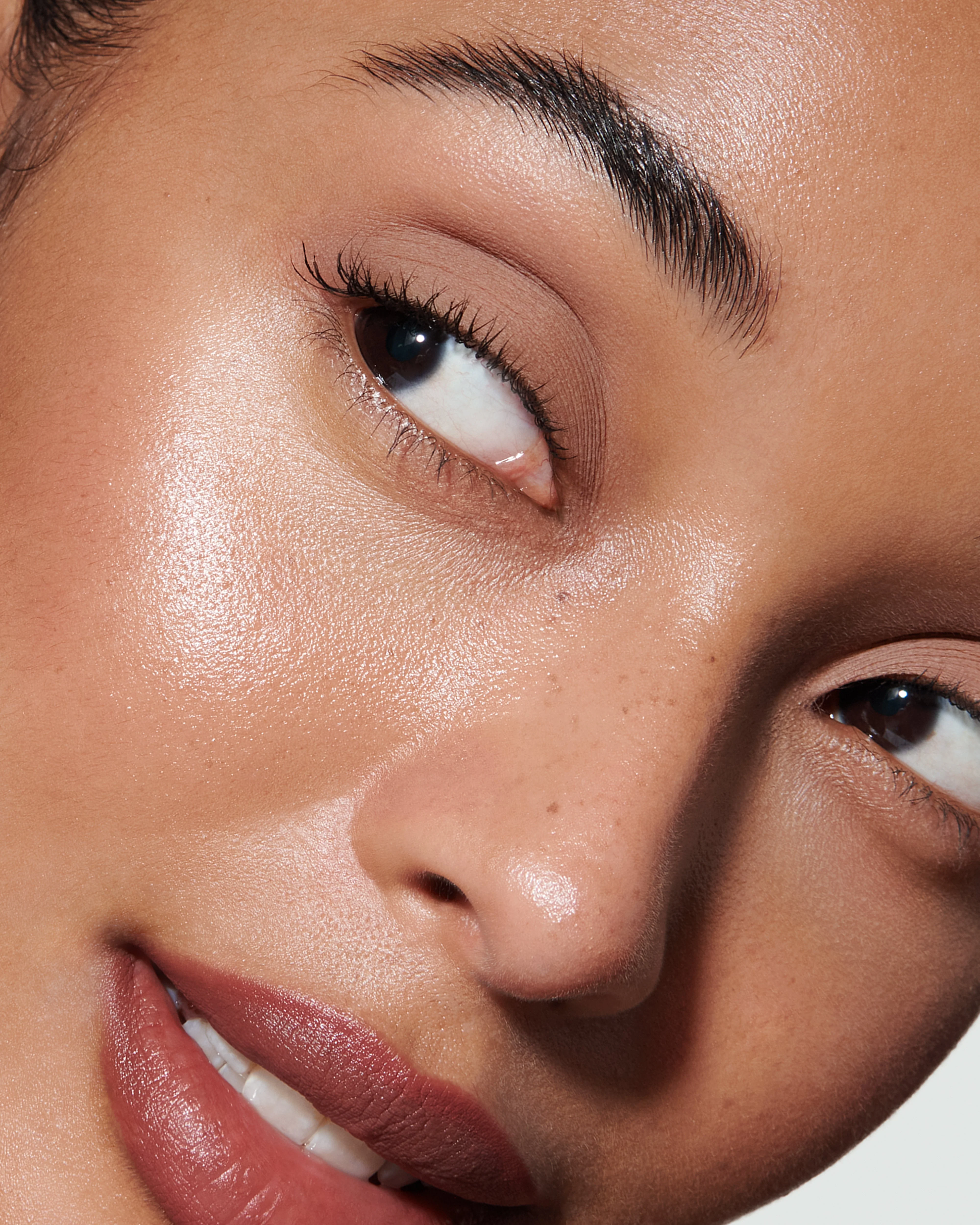 Irene (Liquid Silk Liquid Eyeshadow) - Image 4
