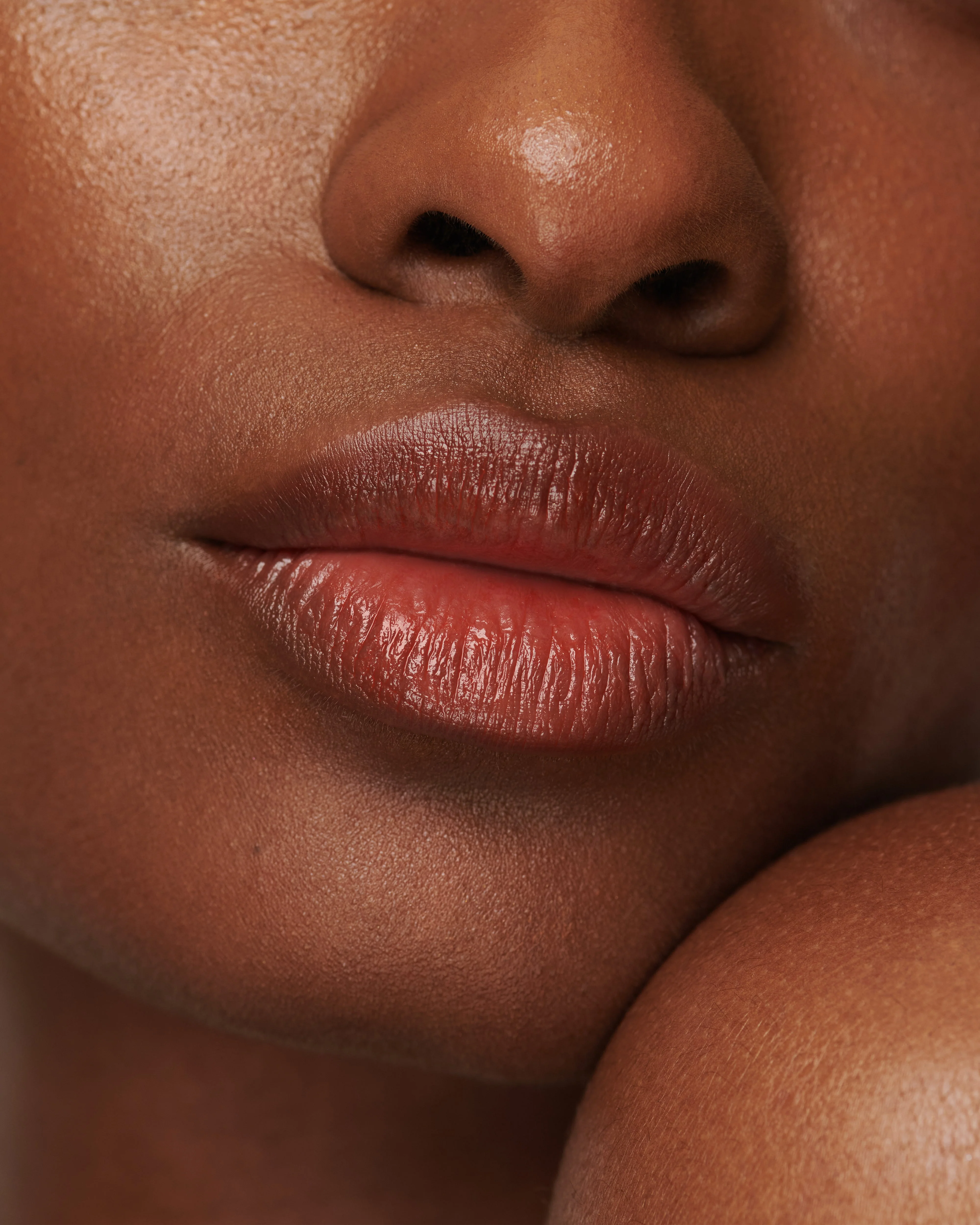 Red Curve (Baume Embrace Melting Lip Colour) - Image 6