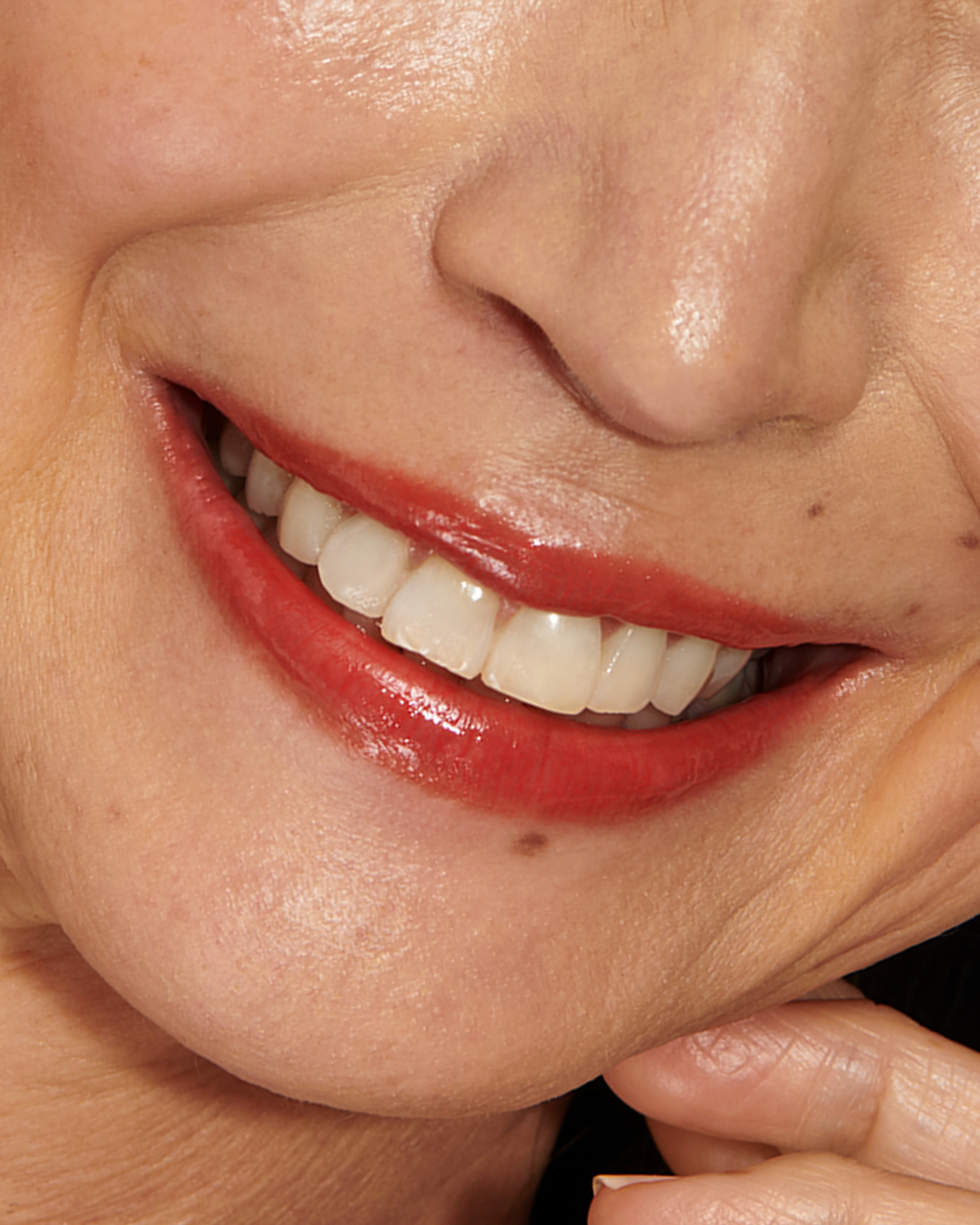 Red Curve (Baume Embrace Melting Lip Colour) - Image 7