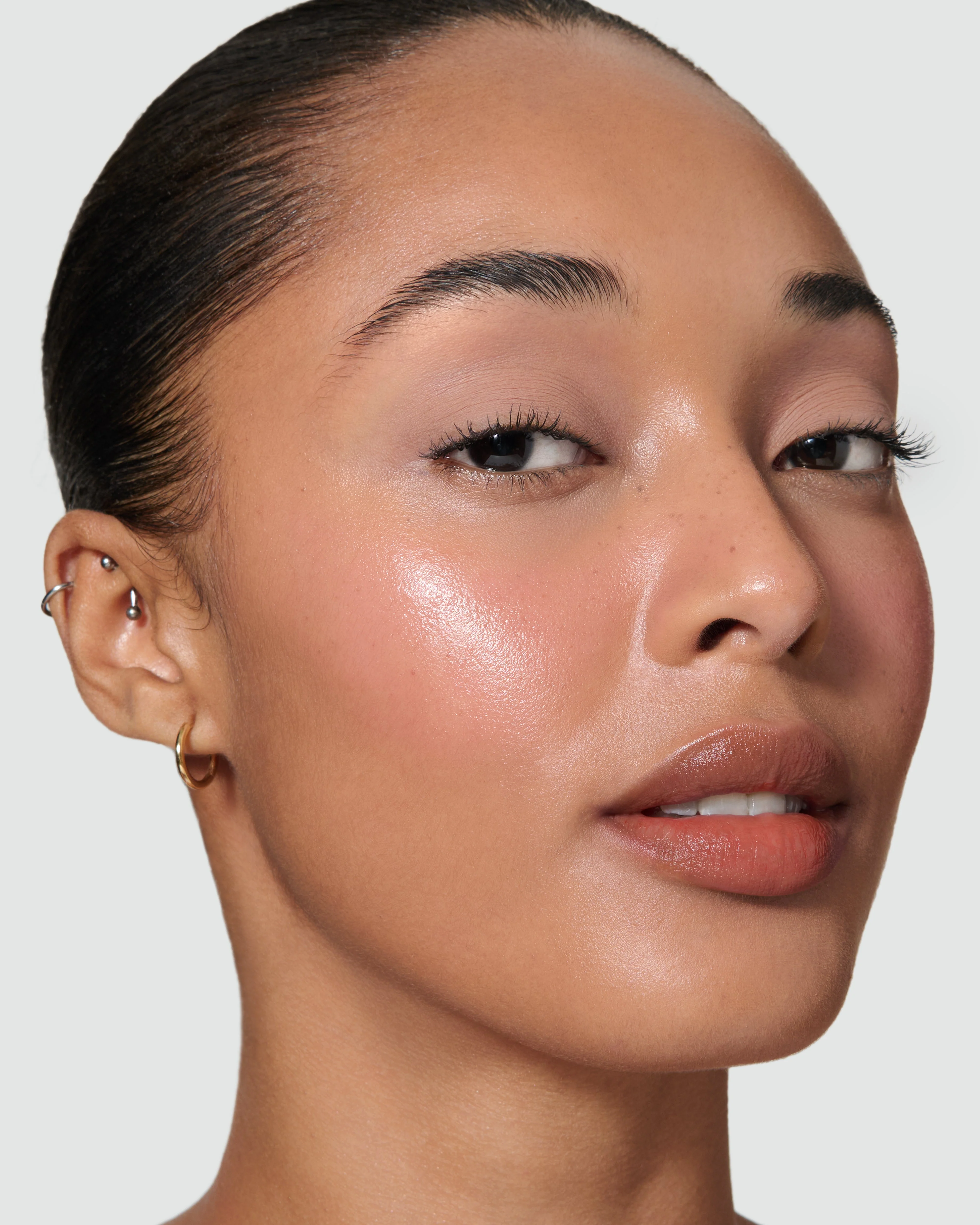 Silvia (Liquid Silk Liquid Eyeshadow) - Image 3