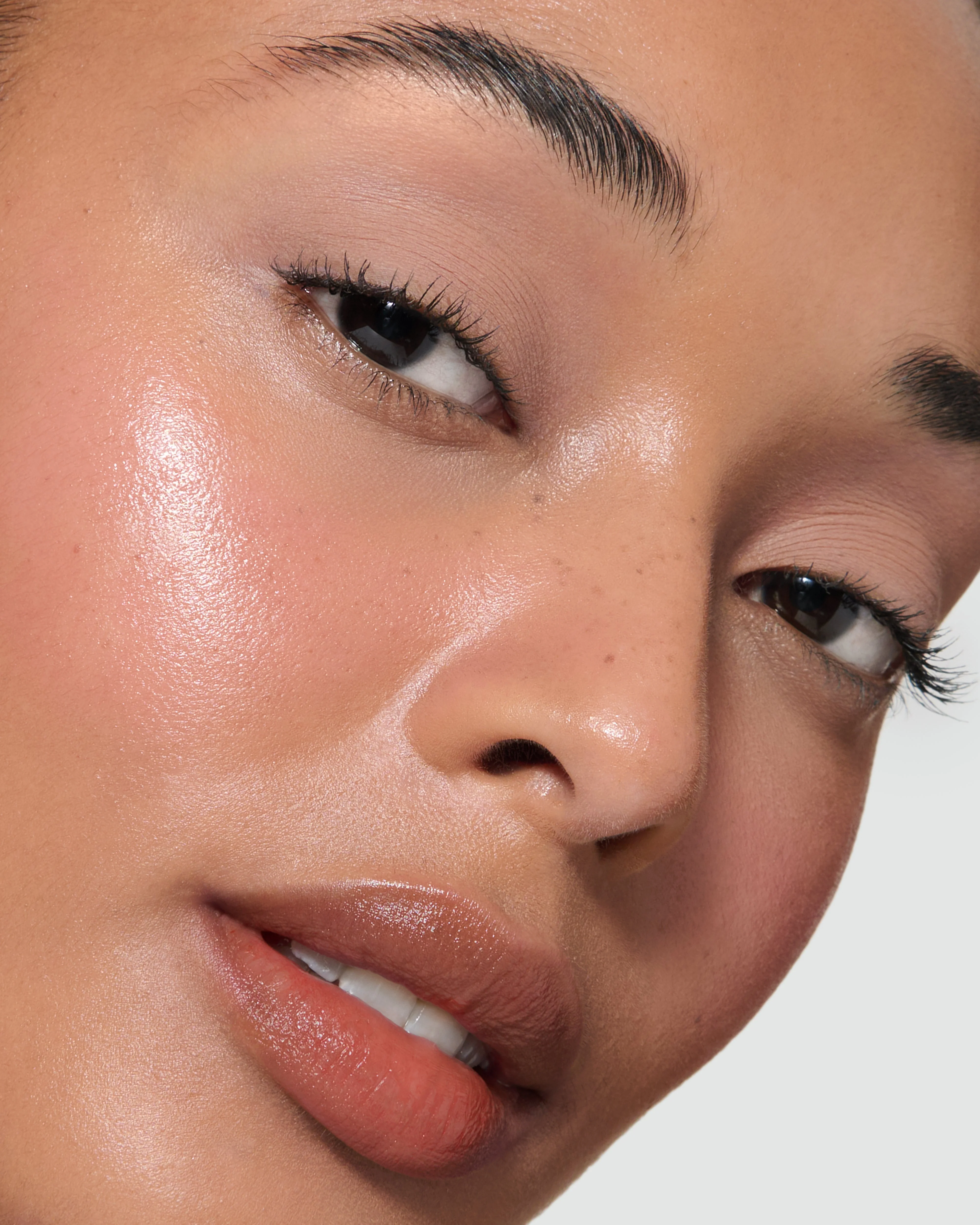 Silvia (Liquid Silk Liquid Eyeshadow) - Image 4