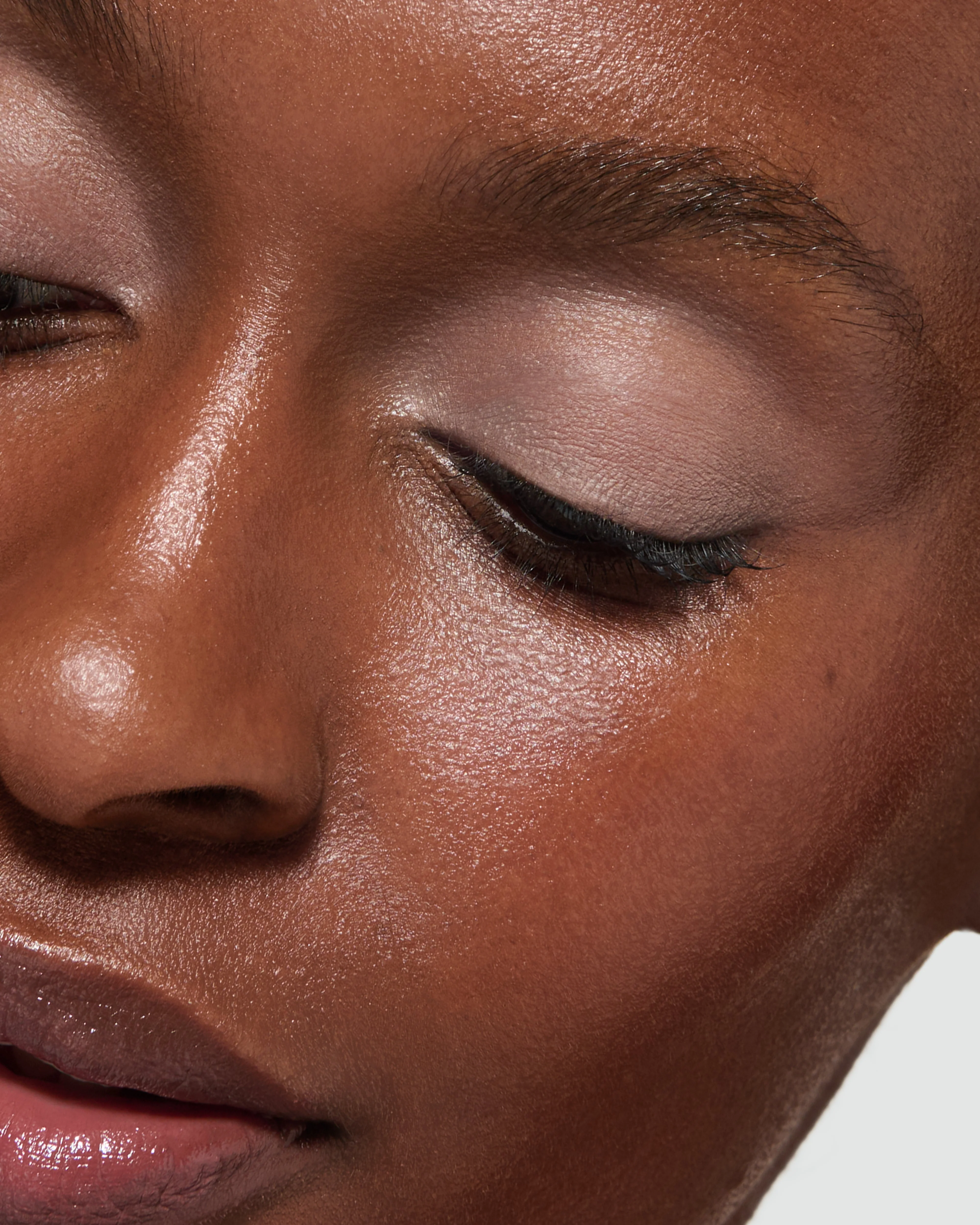 Silvia (Liquid Silk Liquid Eyeshadow) - Image 6