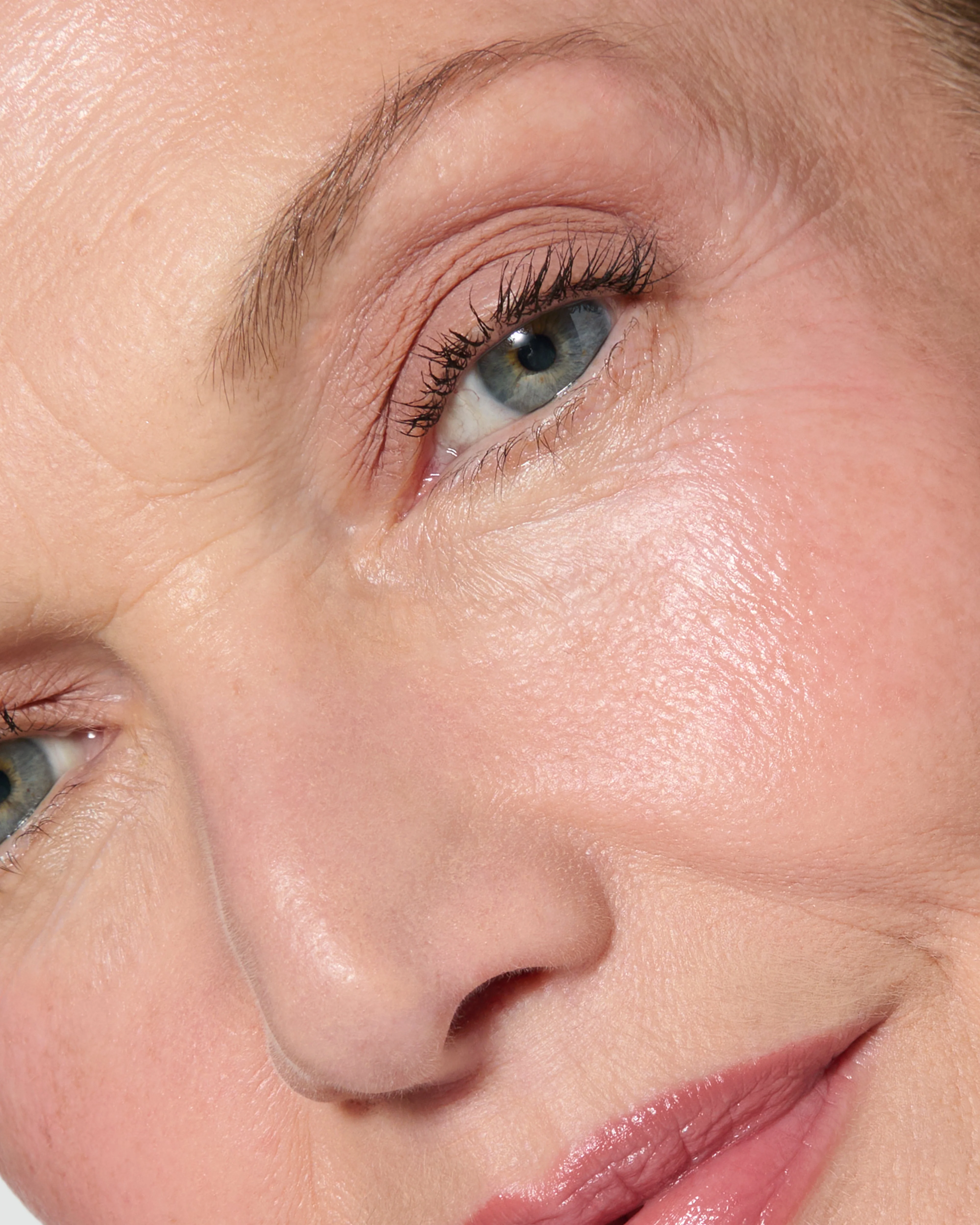 Silvia (Liquid Silk Liquid Eyeshadow) - Image 8
