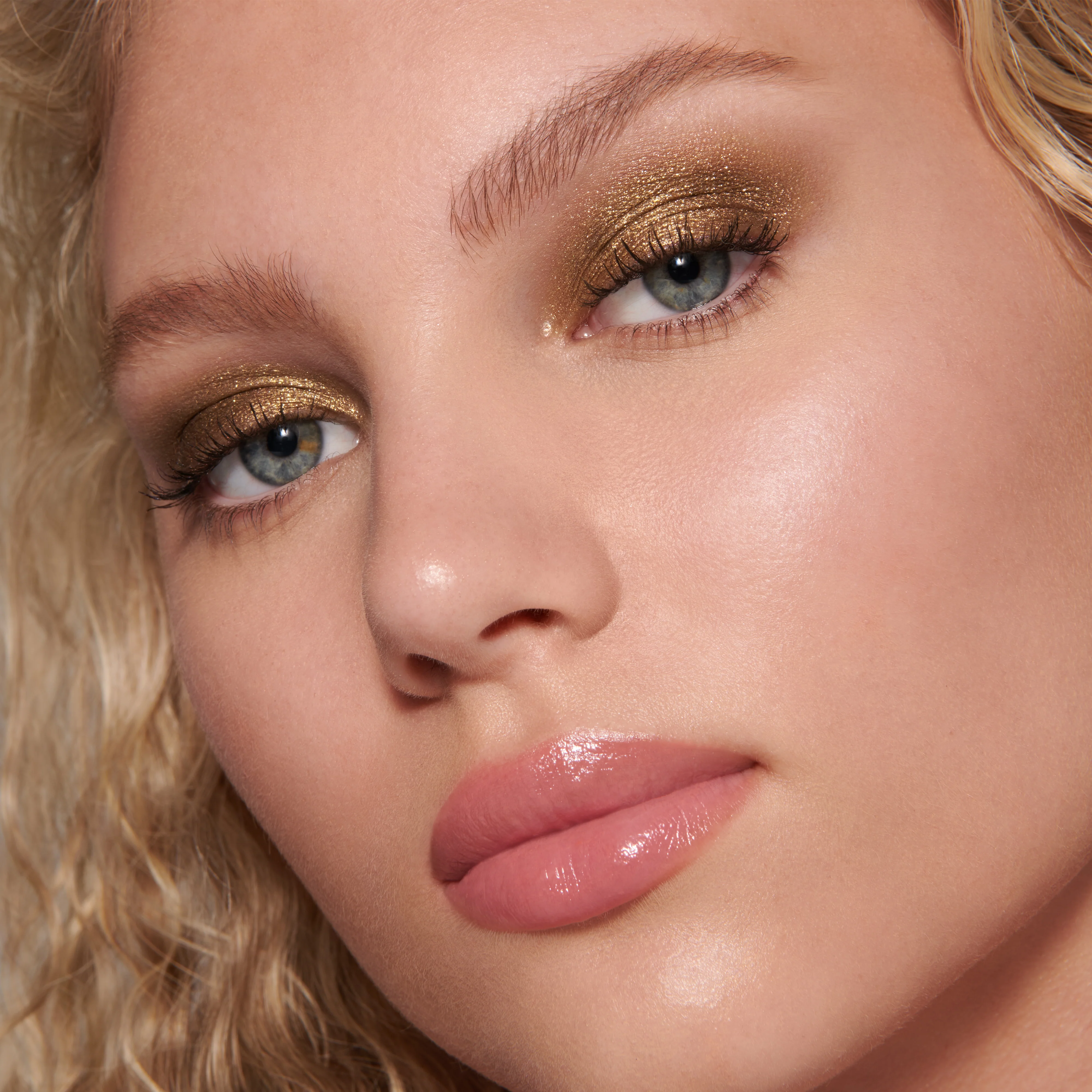 Titania (Liquid Lurex Eyeshadow) - Image 5