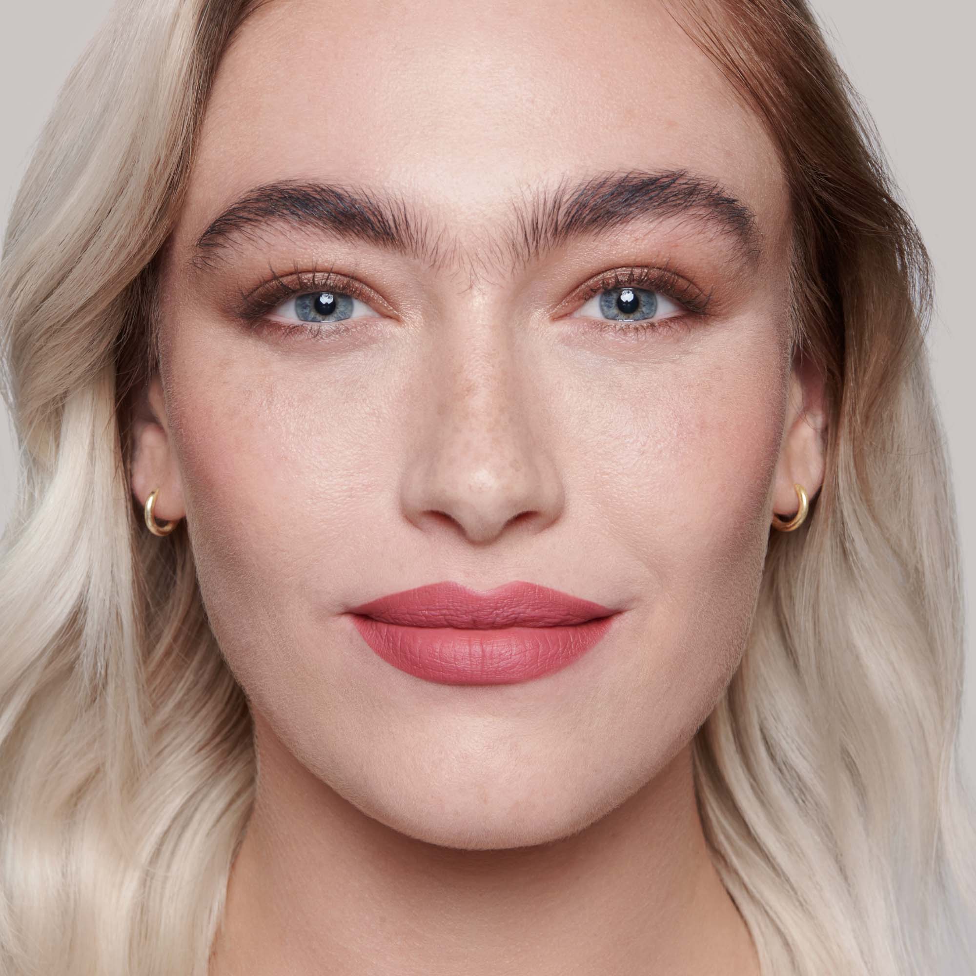 Velvet Blush Lightly (True Velvet Lip Colour) - Image 17